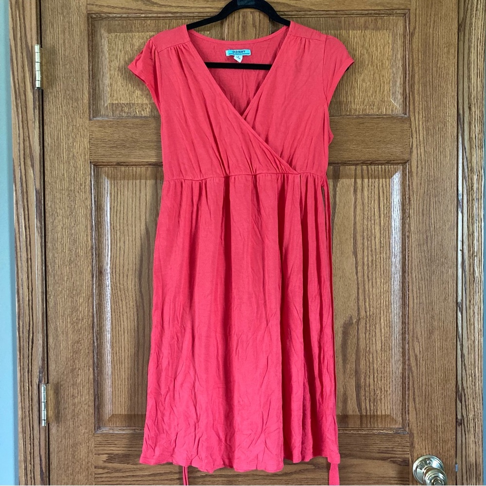 5/$15 Old Navy Maternity Coral Pink Dress Medium (Maternity)